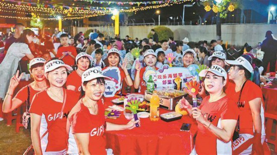 大同街道鳳山社區(qū)將“家文化”融入社區(qū)治理。圖為鳳山社區(qū)九號(hào)公館鄰里百家宴活動(dòng)。鳳山社區(qū)供圖